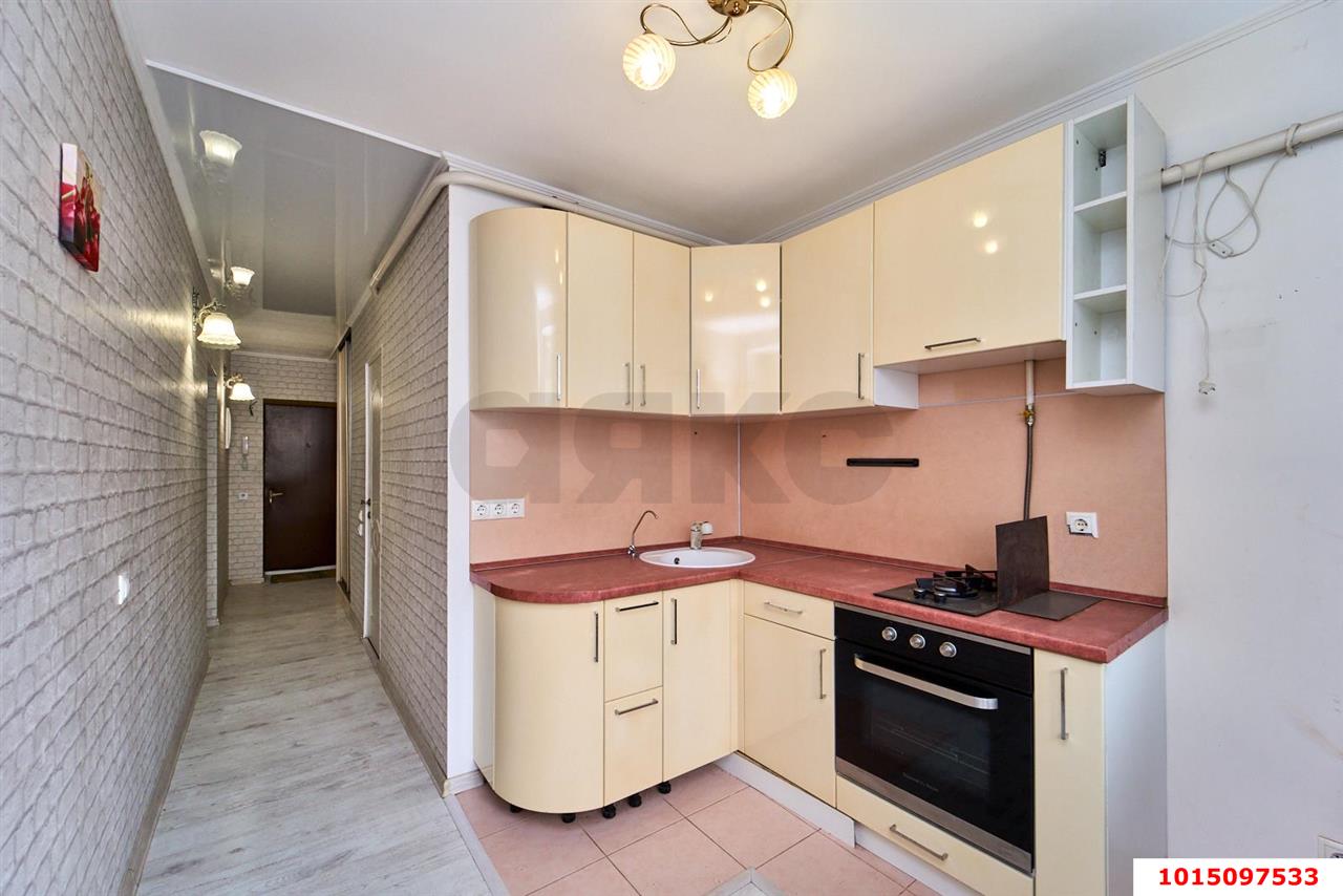 Фото №2: 3-комнатная квартира <span class="whitespace-nowrap">60 м²</span>, <span class="whitespace-nowrap">2/9 эт.</span> - Краснодар, Центральный внутригородской округ, мкр. Центральный, ул. Красная, 40
