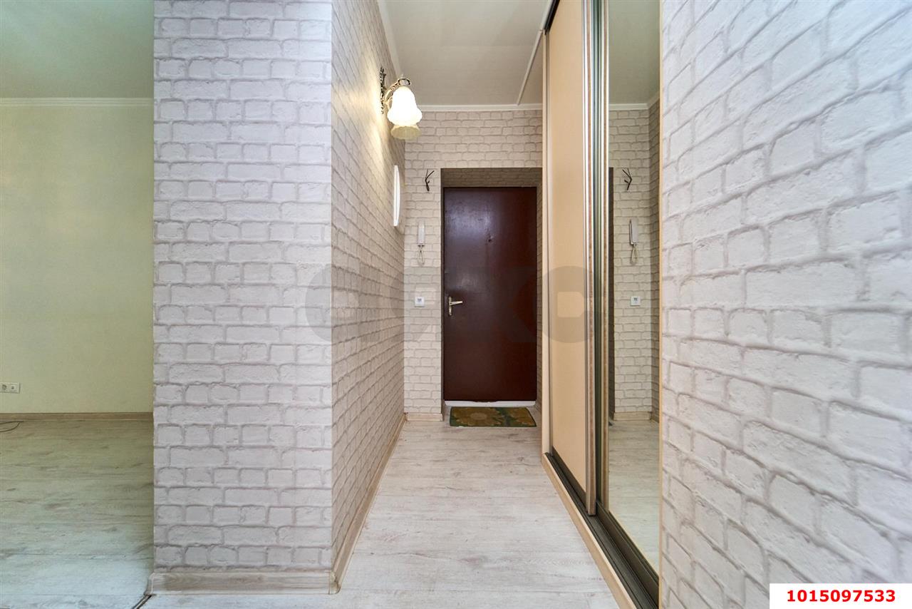 Фото №13: 3-комнатная квартира <span class="whitespace-nowrap">60 м²</span>, <span class="whitespace-nowrap">2/9 эт.</span> - Краснодар, Центральный внутригородской округ, мкр. Центральный, ул. Красная, 40