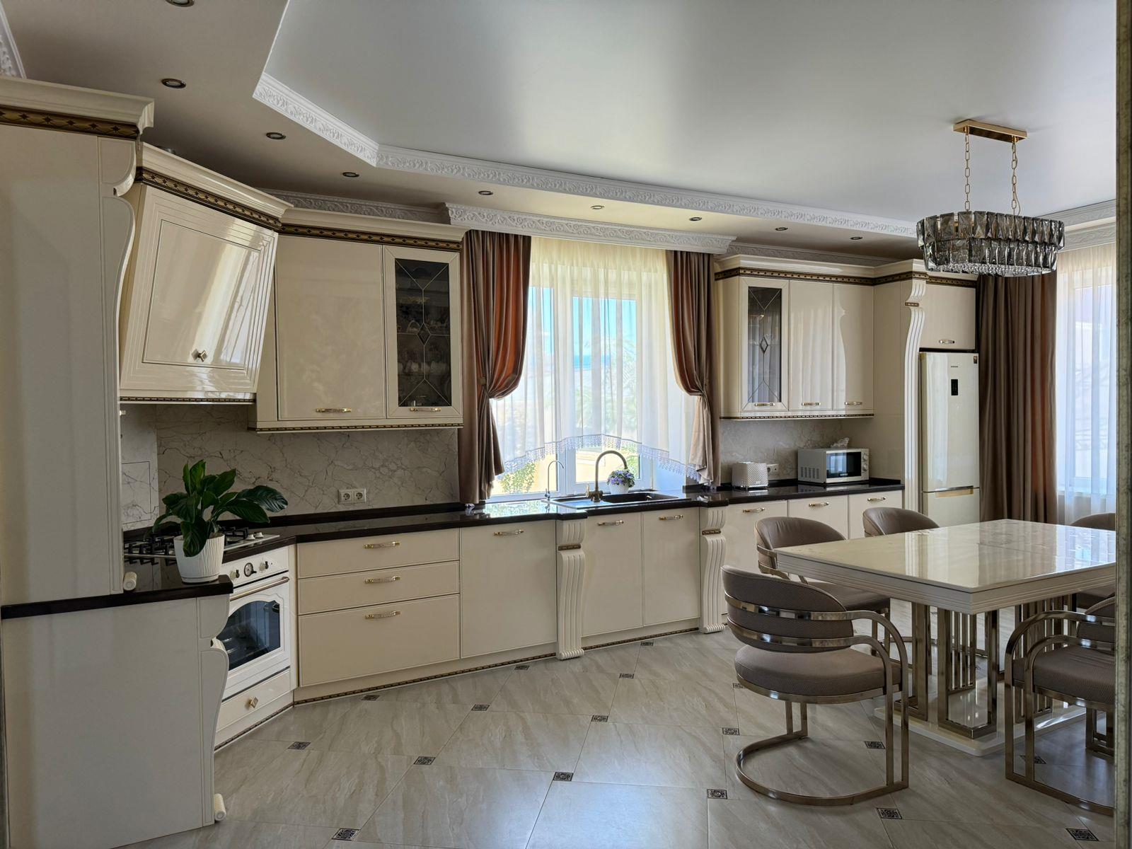 Фото №3: Дом 1268 м² + 5.42 сот. - Витязево, пр-кт Южный