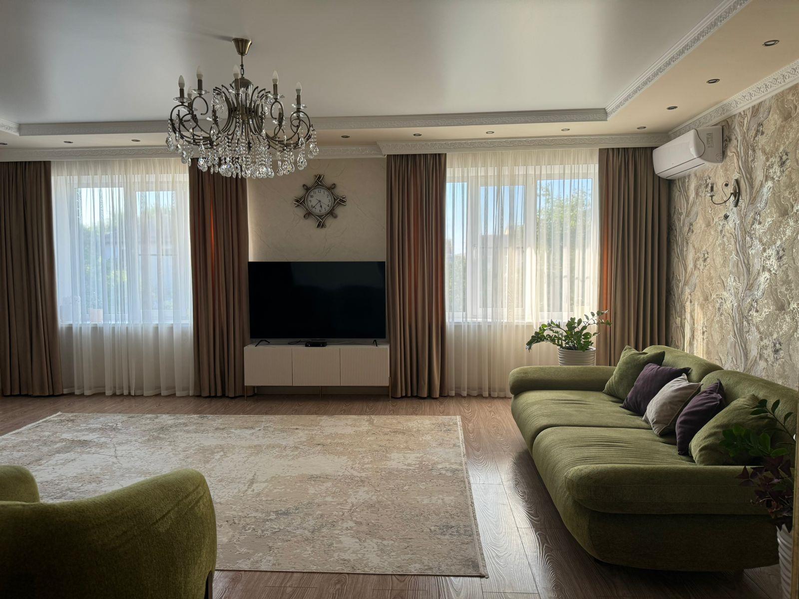 Фото №1: Дом 1268 м² + 5.42 сот. - Витязево, пр-кт Южный