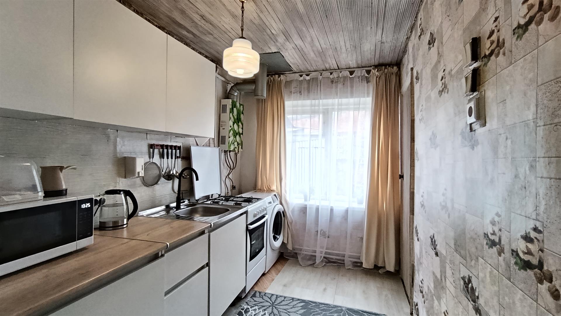 Фото №1: 5+-комнатная квартира 57 м² - Краснодар, Центральный внутригородской округ, мкр. Центральный, ул. Чапаева, 126