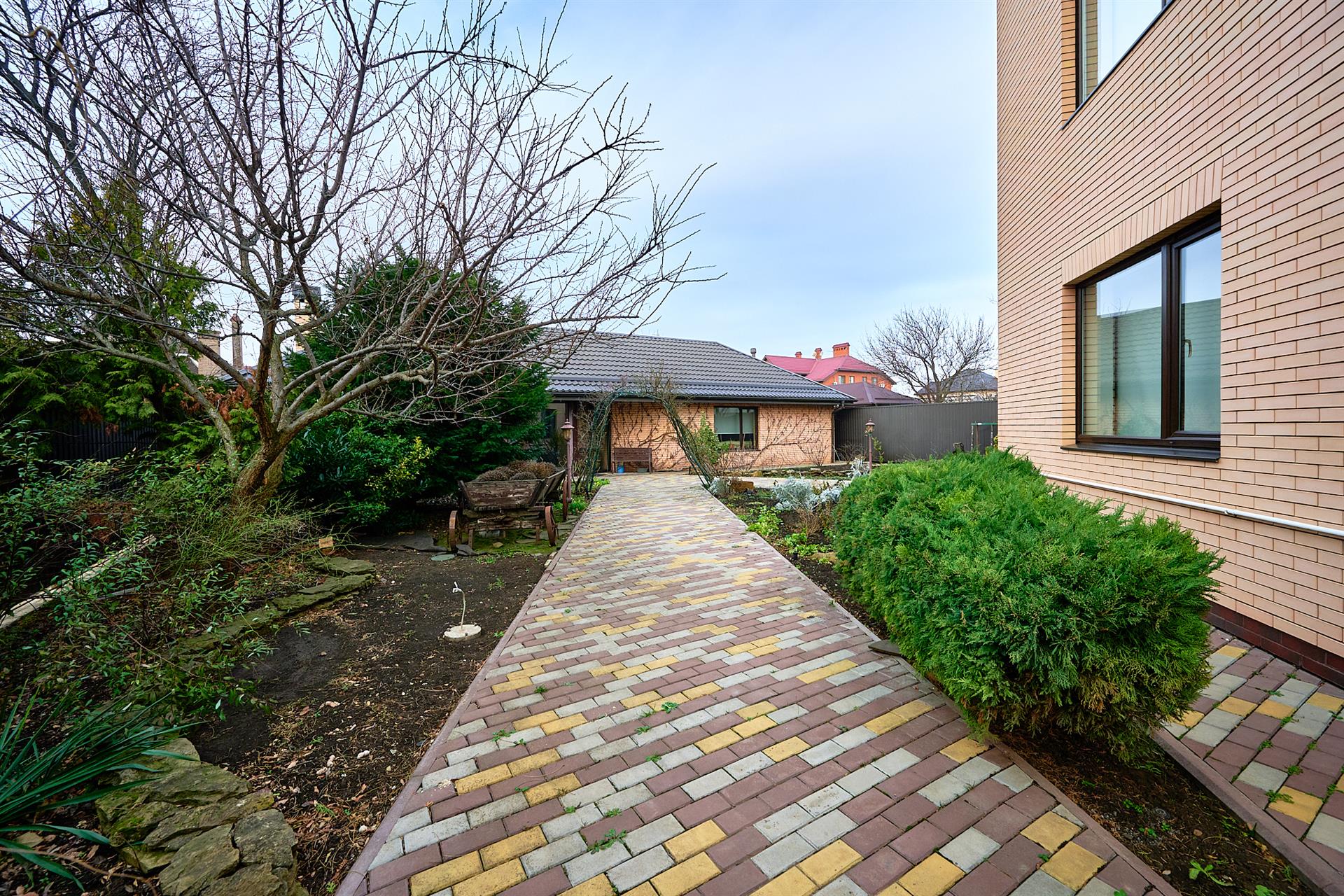 Фото №2: Дом 340 м² + 8 сот. - Краснодар, Прикубанский внутригородской округ, мкр. Новый, пер. Обский, 3