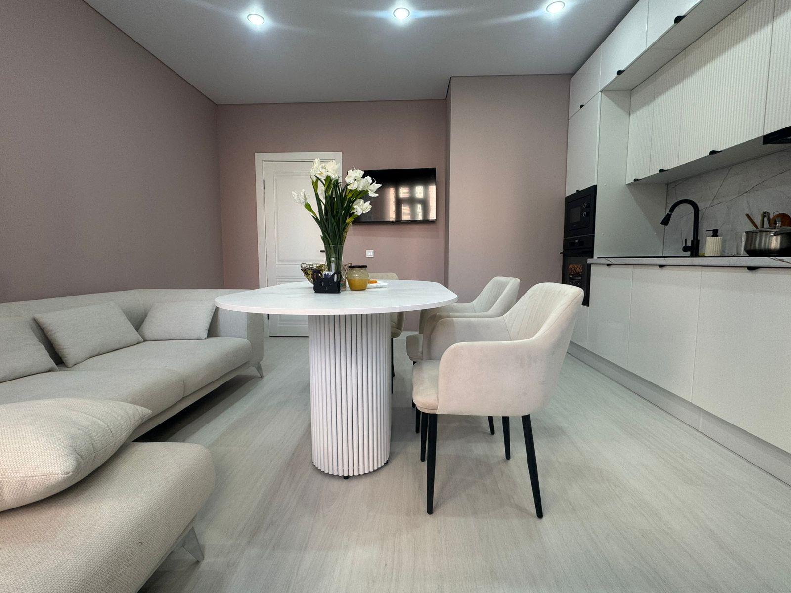 Фото №2: 2-комнатная квартира 65 м² - Краснодар, Прикубанский внутригородской округ, Краевая Клиническая Больница, мкр. жилой комплекс Свобода, ул. Домбайская, 55к8