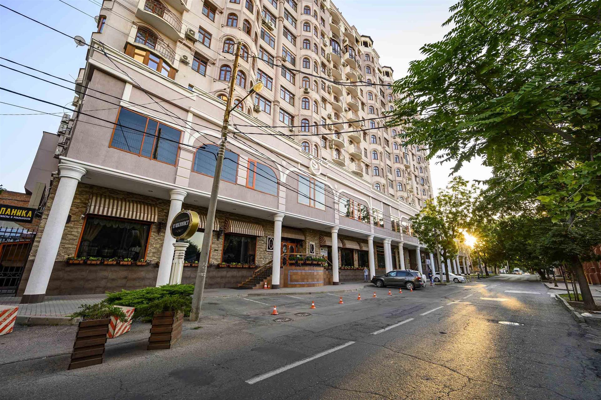 Фото №1: 3-комнатная квартира 140 м² - Краснодар, Центральный внутригородской округ, Западный внутригородской округ, мкр. Центральный, ул. Октябрьская, 74