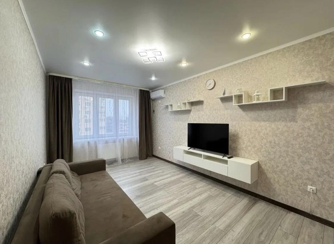 Фото №1: 3-комнатная квартира 80 м² - Краснодар, Прикубанский внутригородской округ, мкр. ЖК Губернский, ул. имени Героя Георгия Бочарникова, 8/2