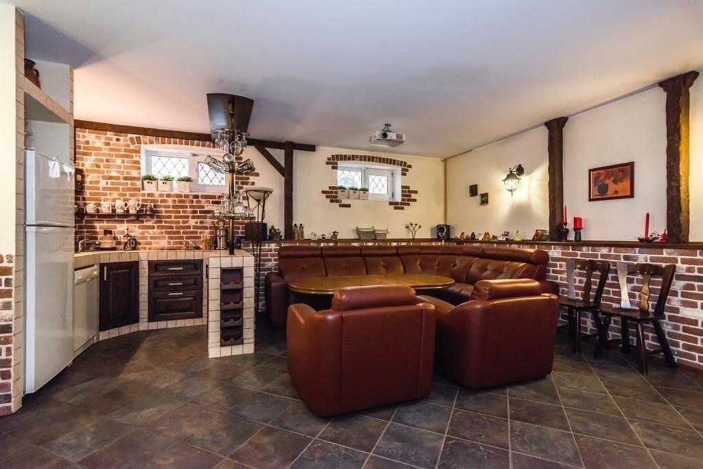 Фото №7: Дом 547 м² + 9.5 сот. - Краснодар, Прикубанский внутригородской округ, мкр. Фестивальный, ул. Геленджикская, 3