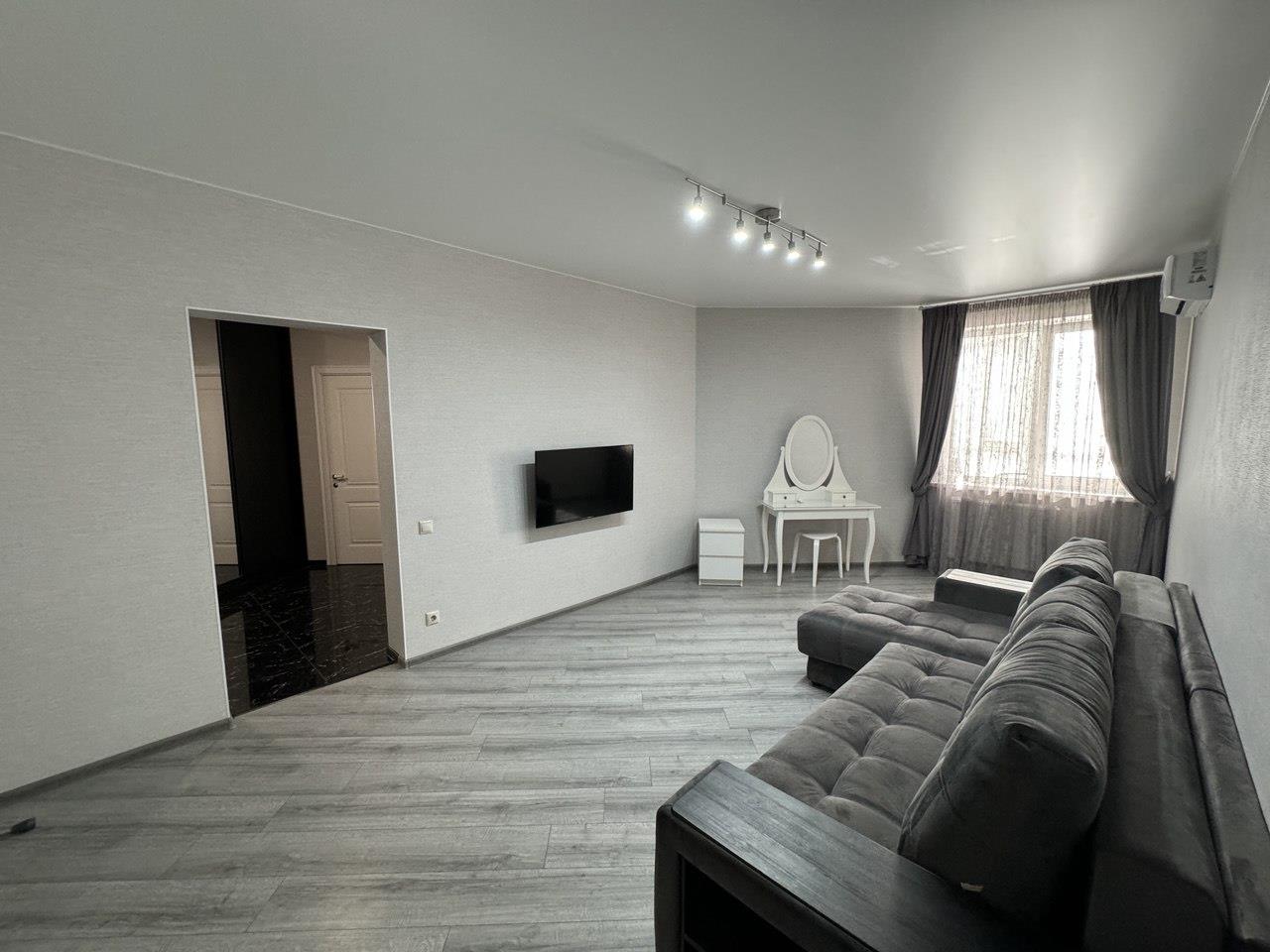 Фото №1: 1-комнатная квартира 51 м² - Краснодар, Центральный внутригородской округ, Черёмушки, мкр. жилой комплекс Статус, ул. Стасова, 10