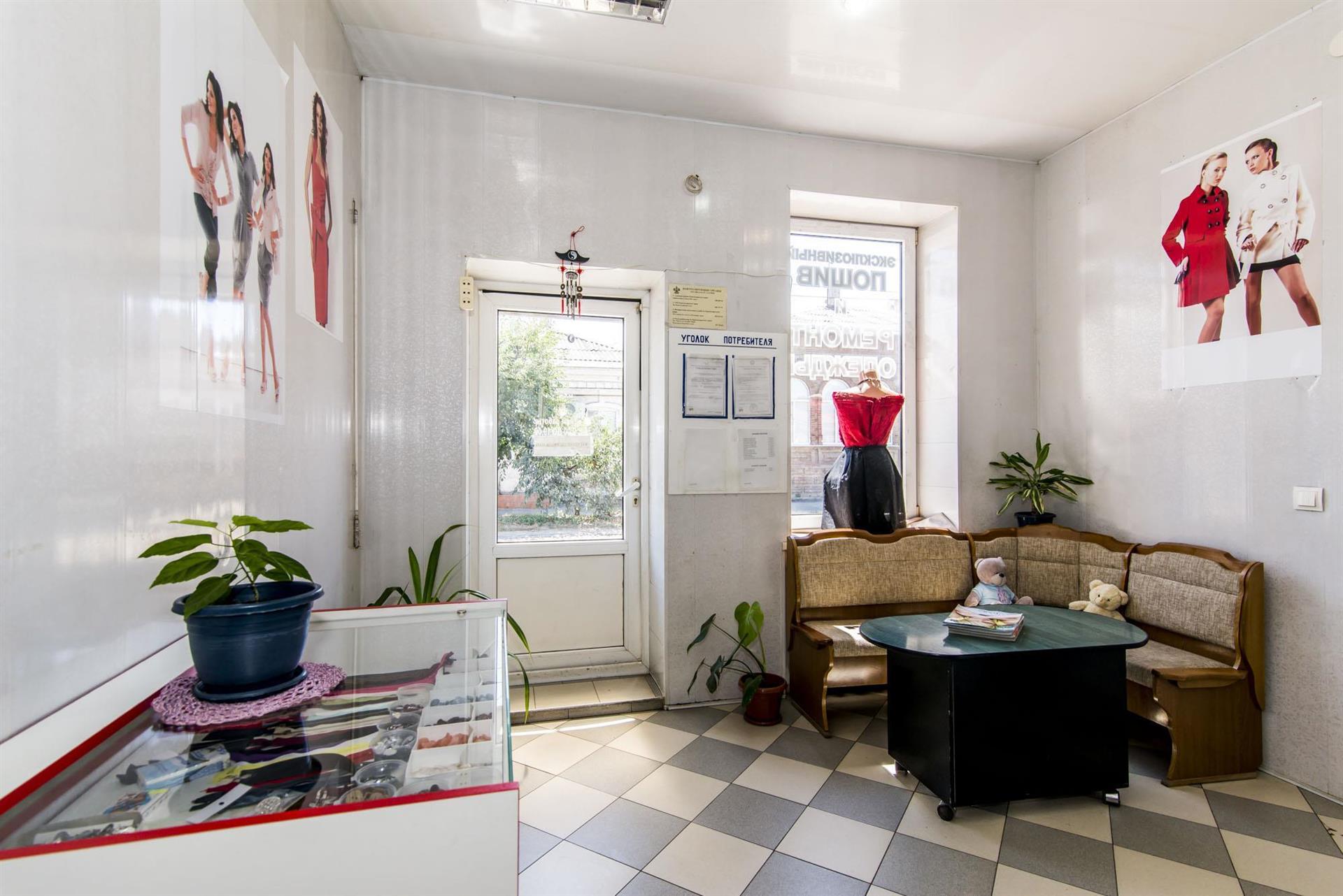 Фото №1: Дом 47 м² + 3.83 сот. - Краснодар, Центральный внутригородской округ, мкр. Центральный, ул. имени Максима Горького, 151