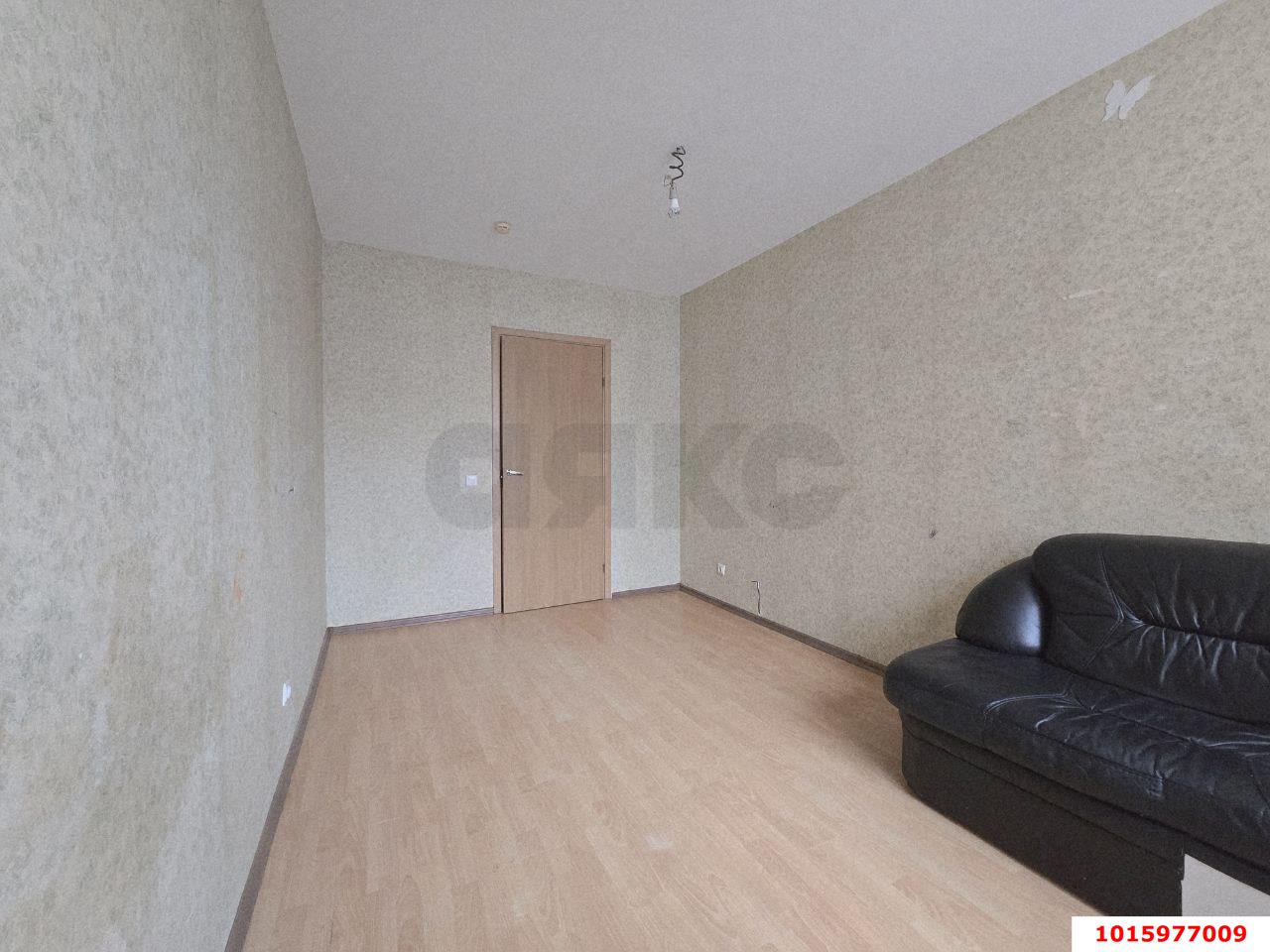 Фото №1: 3-комнатная квартира 76 м² - Краснодар, Западный внутригородской округ, Кожзавод, мкр. Военный городок № 1, ул. имени Калинина, 350/11