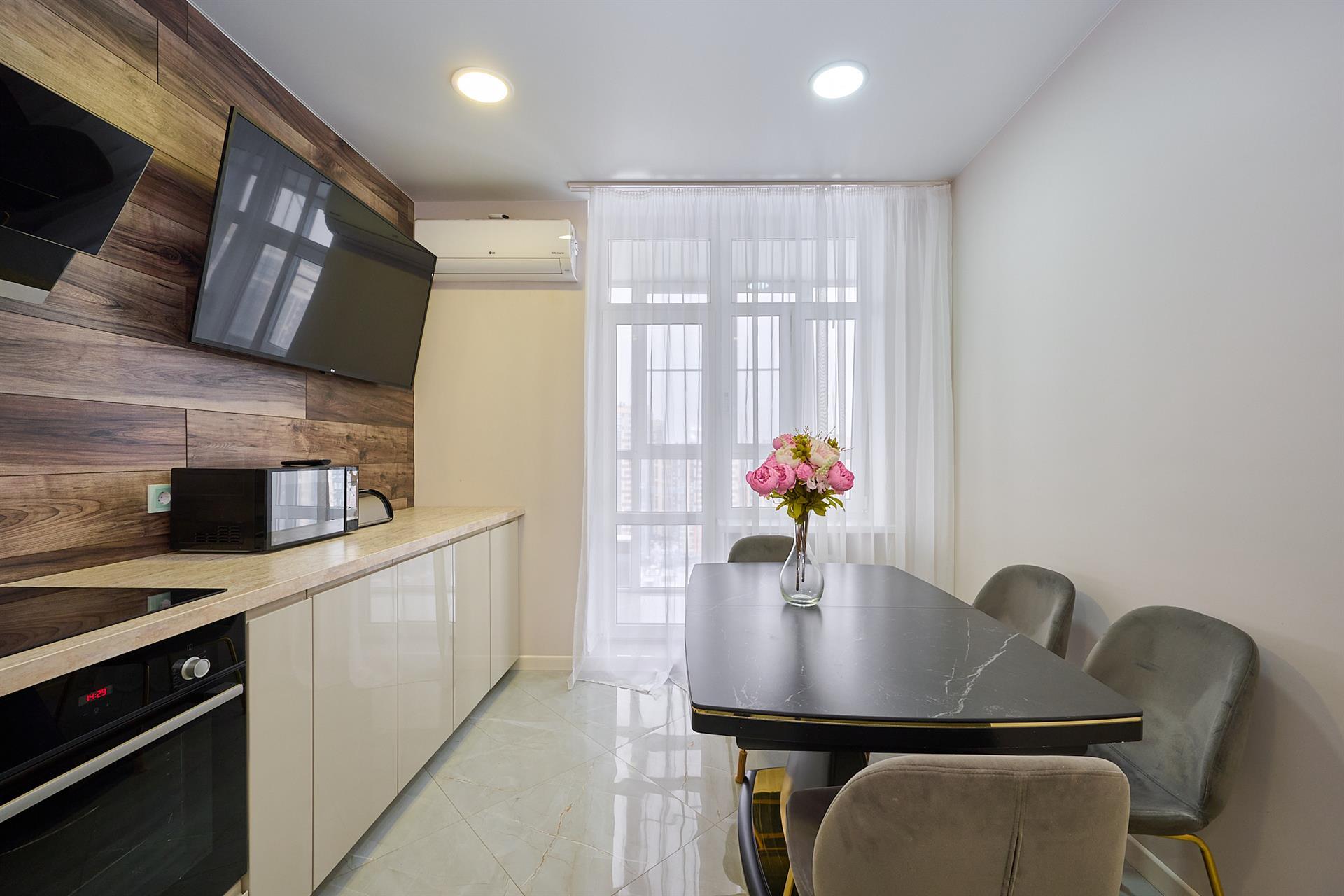 Фото №2: 2-комнатная квартира 68 м² - Краснодар, Прикубанский внутригородской округ, мкр. Губернский, ул. имени Героя Георгия Бочарникова, 12/1