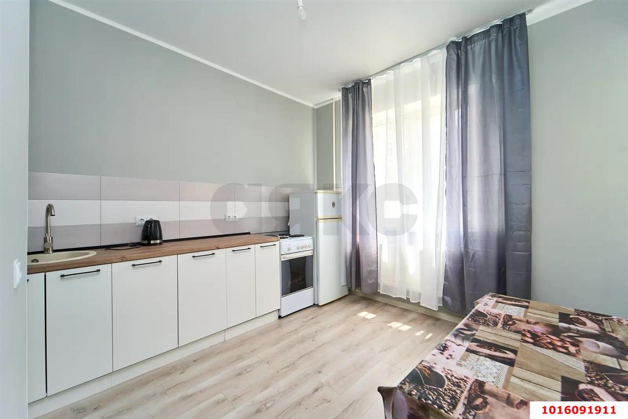 Фото №1: 1-комнатная квартира <span class="whitespace-nowrap">45 м²</span>, <span class="whitespace-nowrap">2/10 эт.</span> - Краснодар, Прикубанский внутригородской округ, мкр. Краевая Клиническая Больница, ул. Восточно-Кругликовская, 74