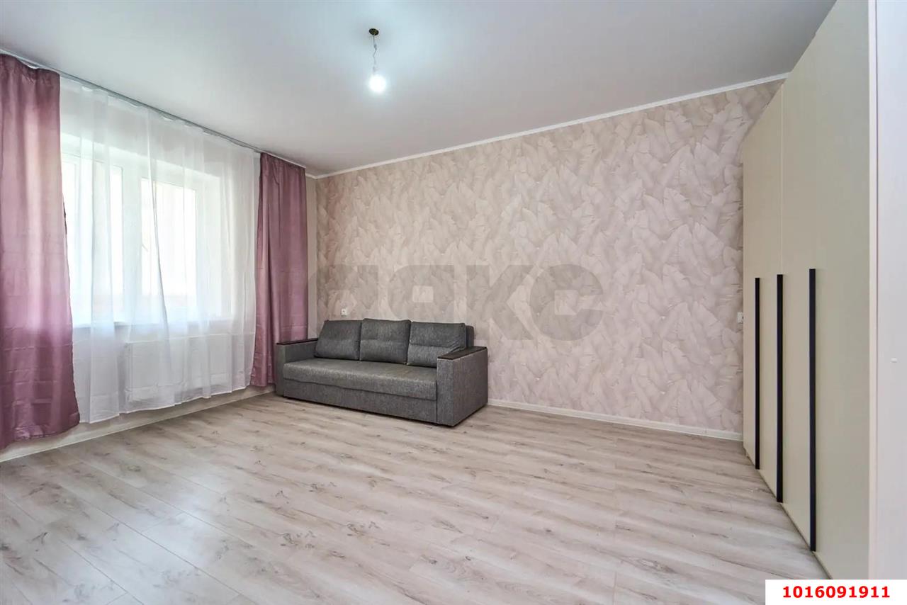 Фото №2: 1-комнатная квартира <span class="whitespace-nowrap">45 м²</span>, <span class="whitespace-nowrap">2/10 эт.</span> - Краснодар, Прикубанский внутригородской округ, мкр. Краевая Клиническая Больница, ул. Восточно-Кругликовская, 74