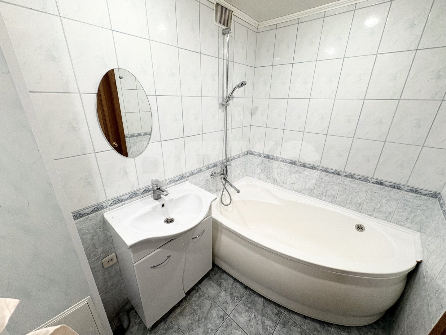 Фото №13: 3-комнатная квартира 58 м² - Нижнекамск, 20-й, мкр. 20-й, ул. Бызова, 3