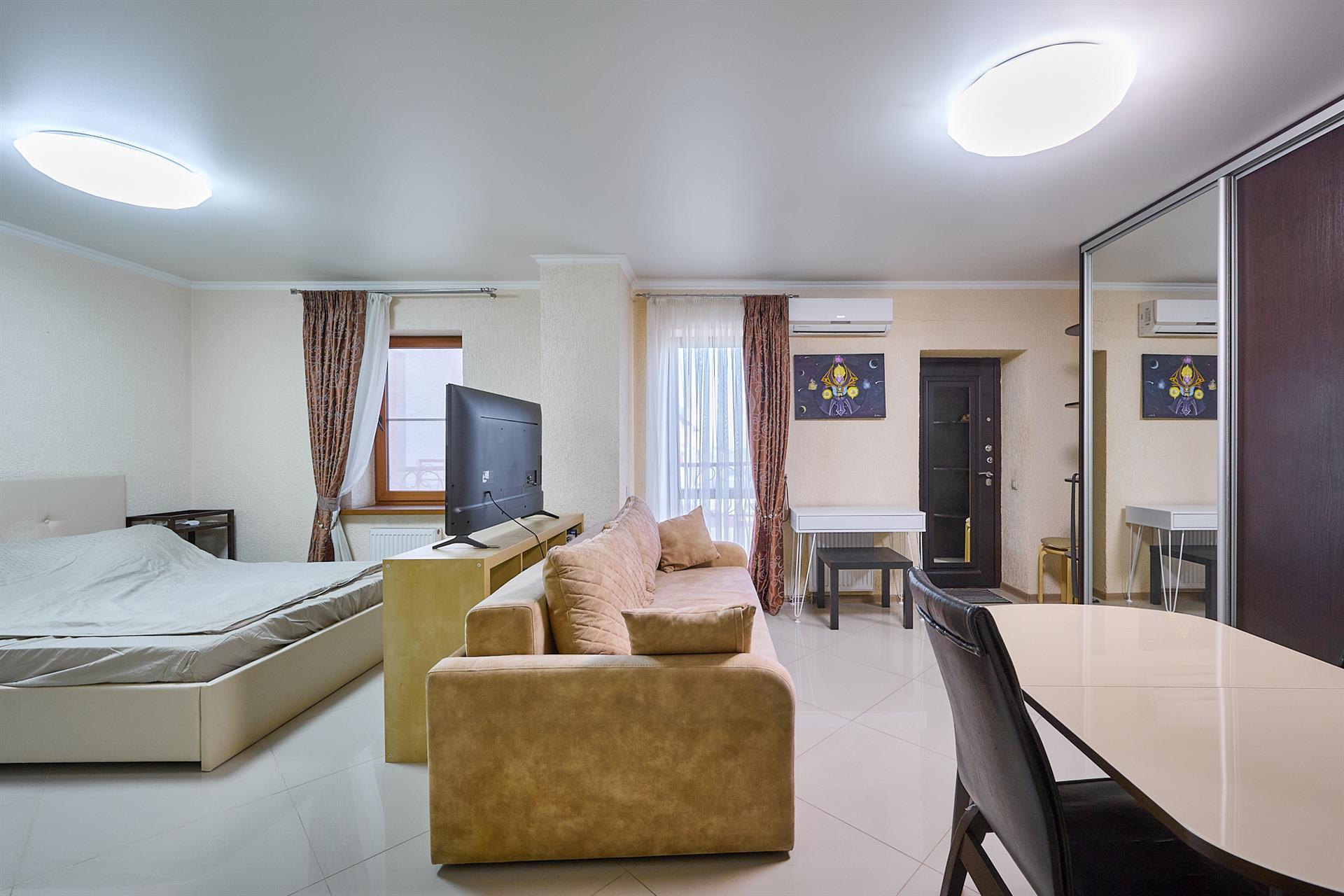 Фото №1: 1-комнатная квартира 40 м² - Краснодар, Центральный внутригородской округ, Западный внутригородской округ, мкр. Центральный, ул. Октябрьская, 74