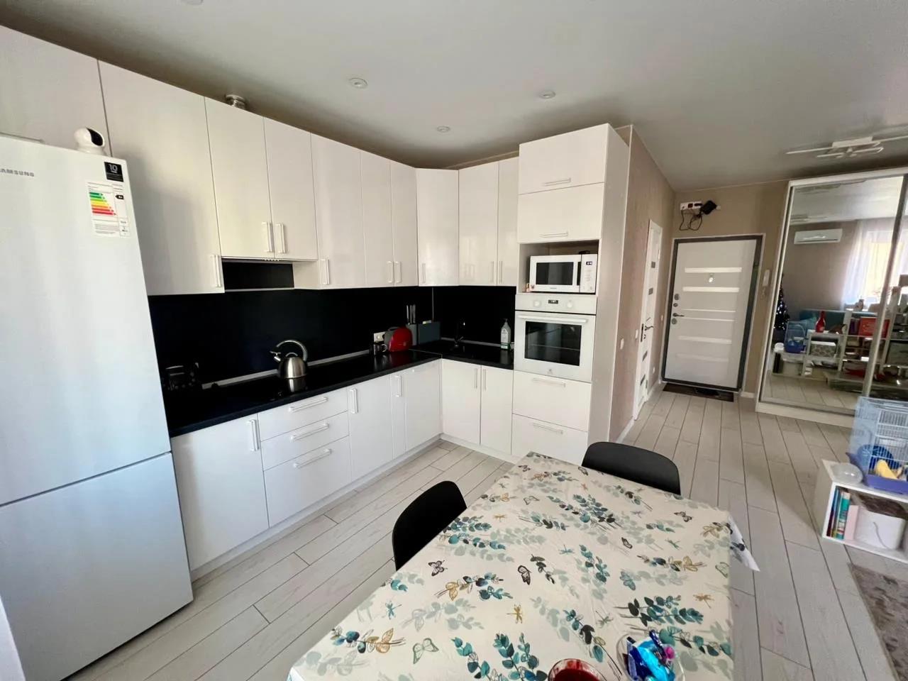 Фото №3: 2-комнатная квартира 60 м² - Краснодар, Прикубанский внутригородской округ, Славянский, мкр. Светлоград, ул. Красных Партизан, 1/4к8