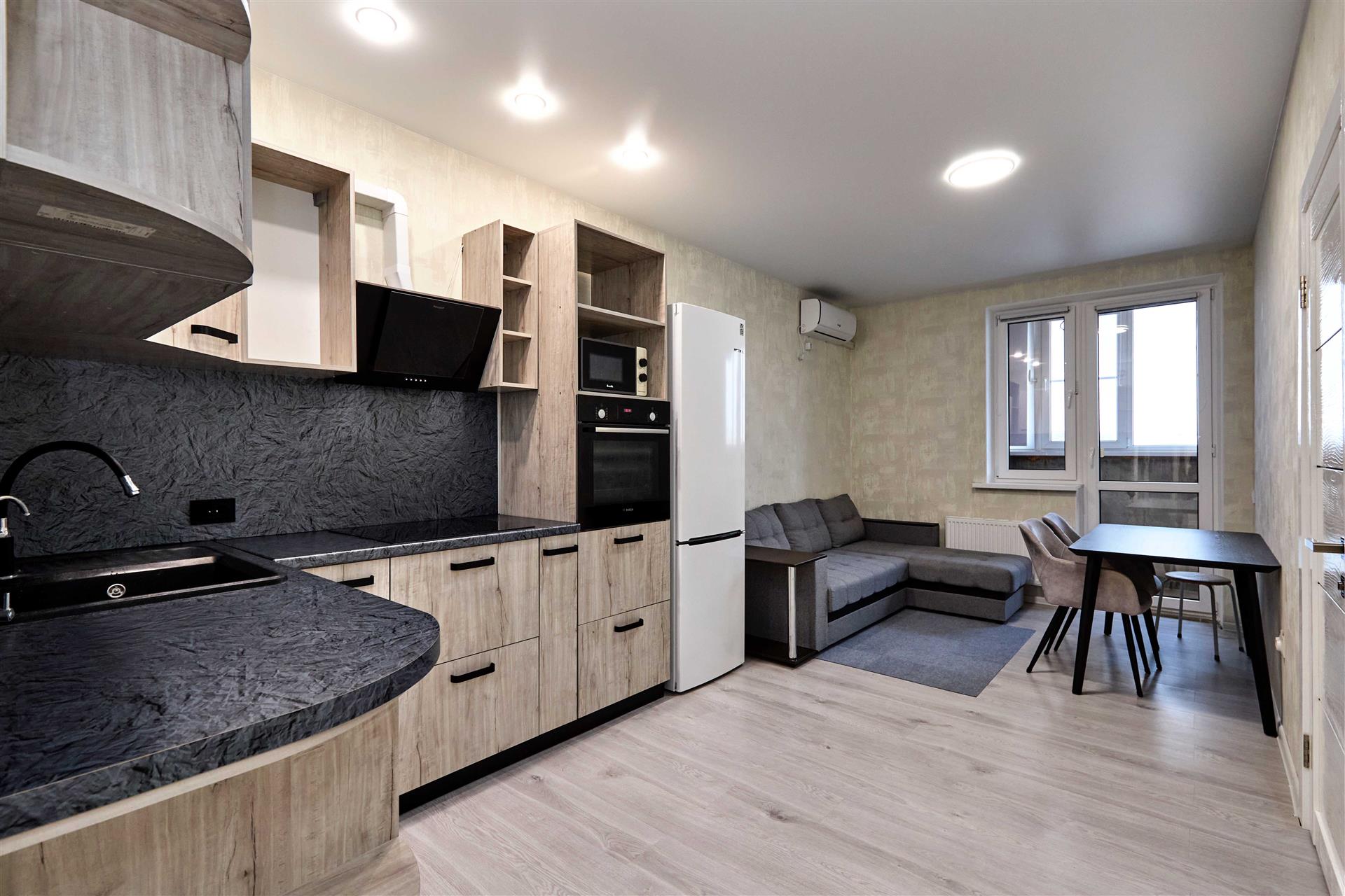 Фото №1: 1-комнатная квартира 47 м² - Краснодар, жилой комплекс Альпы, Прикубанский внутригородской округ, мкр. Россинского, ул. Командорская, 6