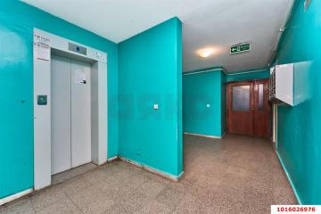 Фото №1: 2-комнатная квартира <span class="whitespace-nowrap">54 м²</span>, <span class="whitespace-nowrap">1/9 эт.</span> - Краснодар, мкр. имени Маршала Жукова, ул. Кореновская, 45