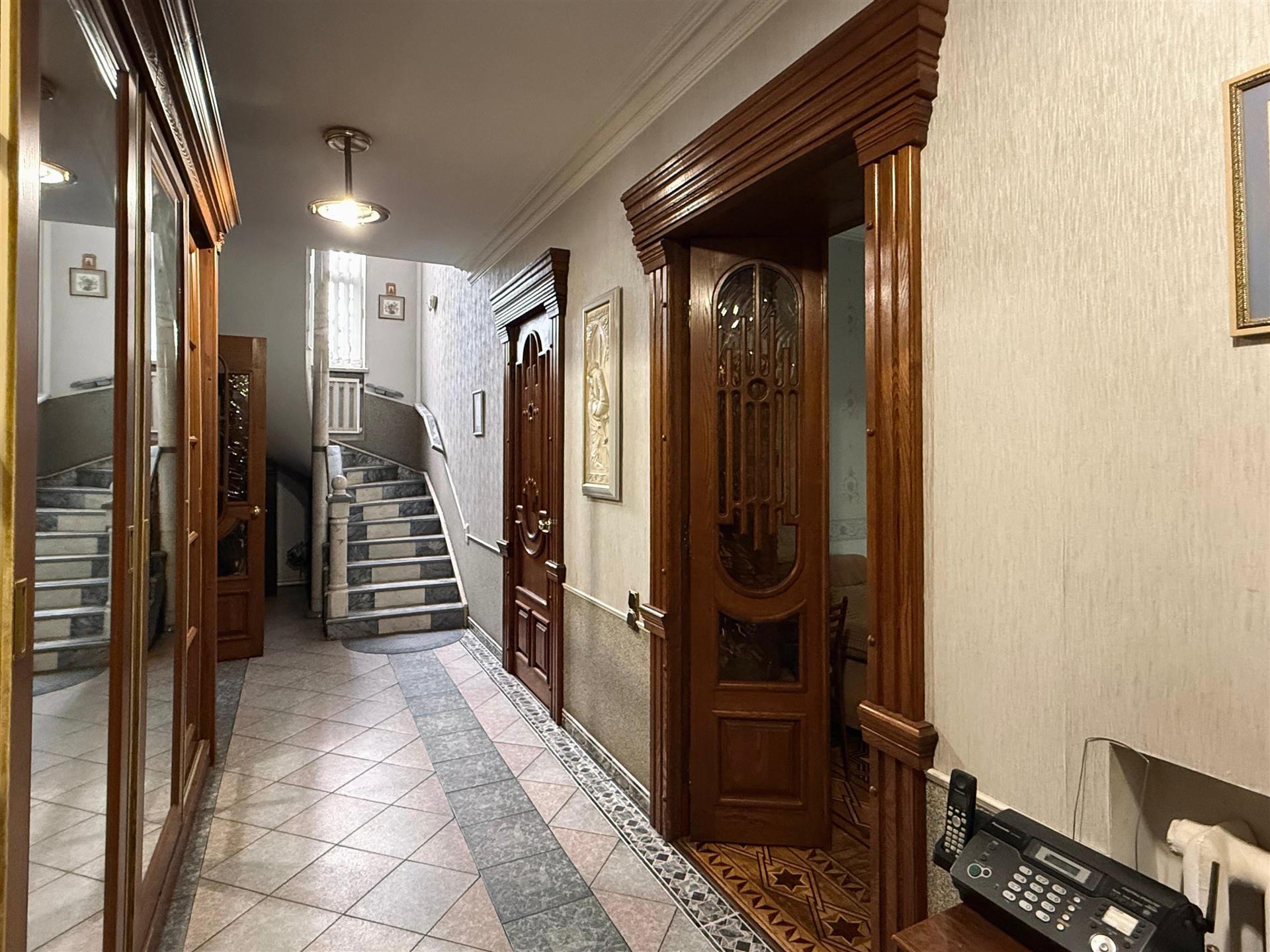 Фото №3: Дом 350 м² + 4.6 сот. - Краснодар, Западный внутригородской округ, мкр. Кожзавод, пр-д Тургенева, 2