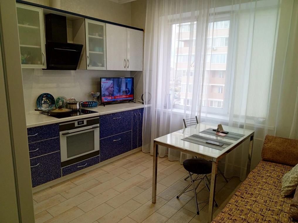 Фото №1: 1-комнатная квартира 40 м² - Краснодар, Прикубанский внутригородской округ, Завод Радиоизмерительных Приборов, Калинино, мкр. квартал Народный, пер. Ленинский, 20/1к9