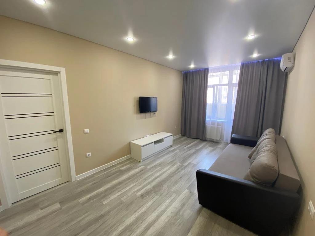 Фото №2: 2-комнатная квартира 63 м² - Краснодар, 4-й квартал, Прикубанский внутригородской округ, мкр. Губернский, ул. имени Героя Николая Шевелёва, 5