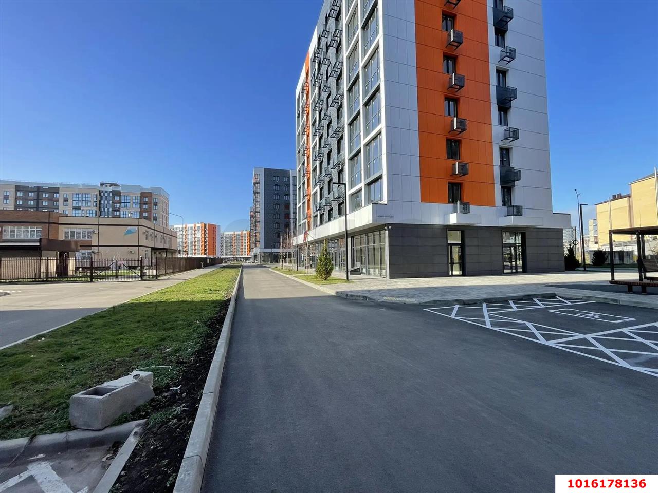 Фото №2: Коммерция 63 м² - Краснодар, Прикубанский внутригородской округ, мкр. жилой комплекс Друзья, ул. имени Генерала Брусилова, 28к2