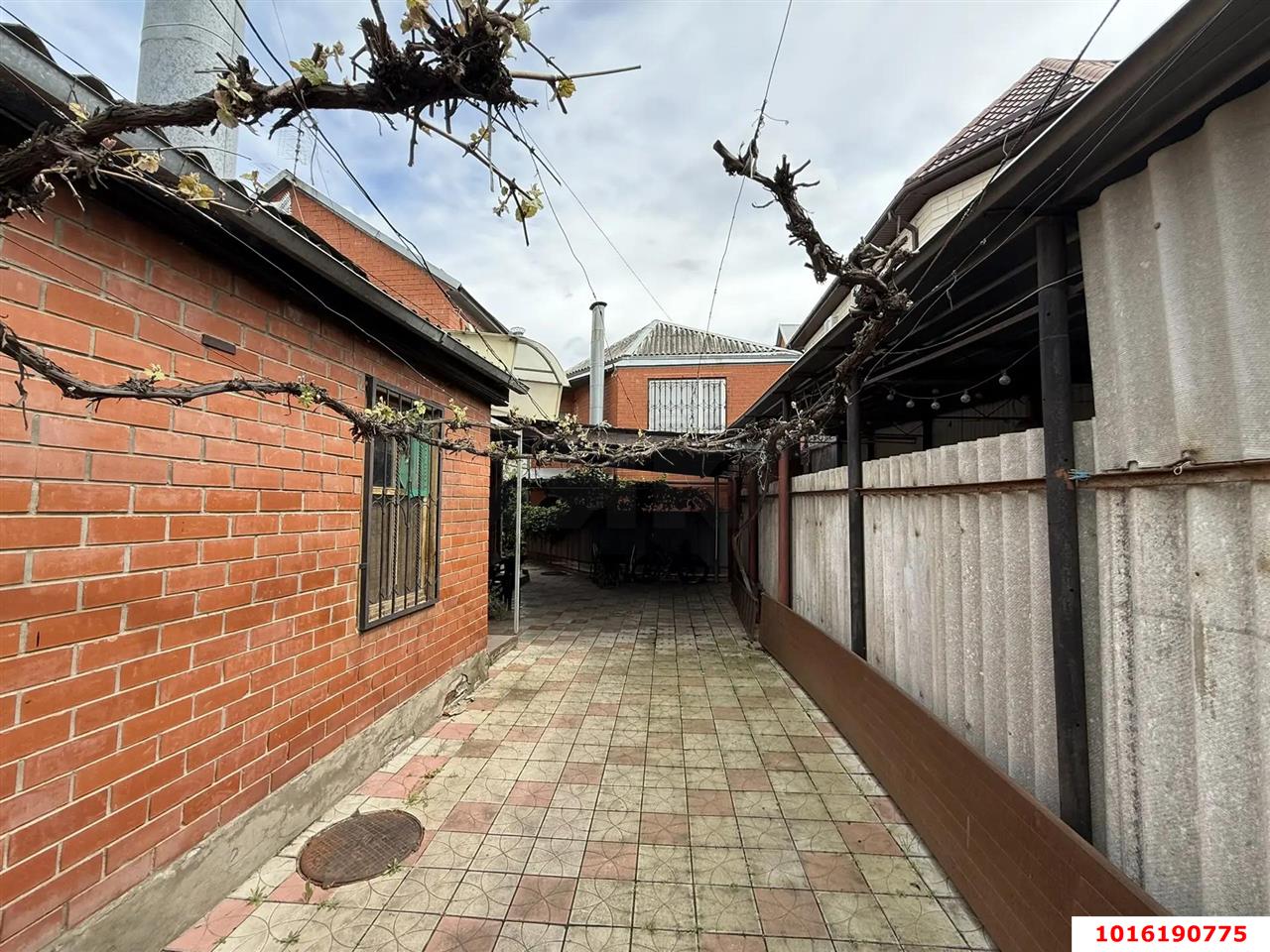 Фото №1: Часть дома 45 м² + 5.76 сот. - Краснодар, Западный внутригородской округ, мкр. Сельскохозяйственный Институт, ул. 1-я Линия, 90