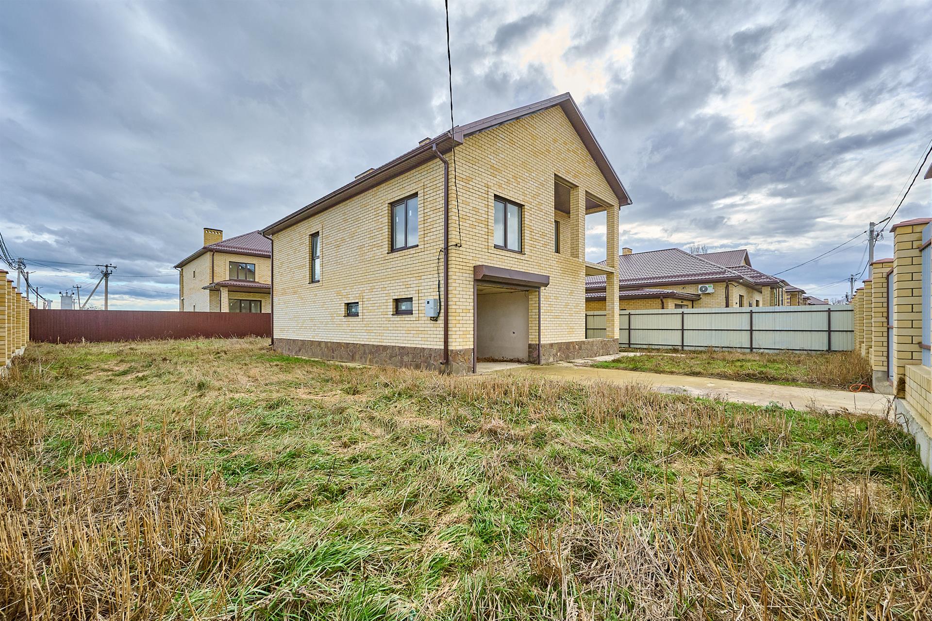 Фото №2: Дом 230 м² + 6.86 сот. - Ленина, Карасунский внутригородской округ, п. коттеджный  Зелёная Роща, ул. Ясеневая