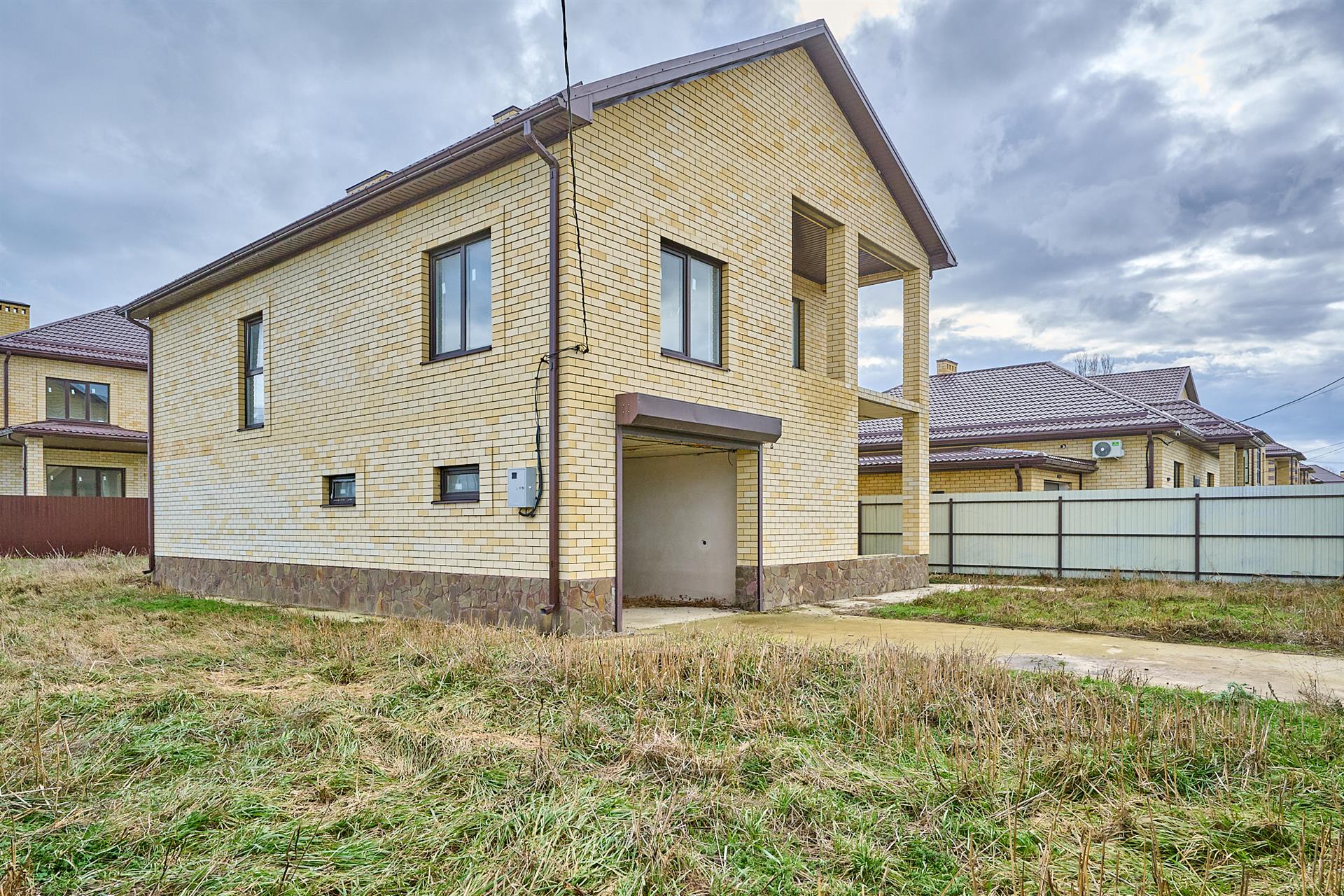 Фото №3: Дом 230 м² + 6.86 сот. - Ленина, Карасунский внутригородской округ, п. коттеджный  Зелёная Роща, ул. Ясеневая