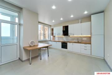 Фото №1: 2-комнатная квартира 99 м² - Краснодар, мкр. Западный внутригородской округ, ул. Кубанская набережная, 56