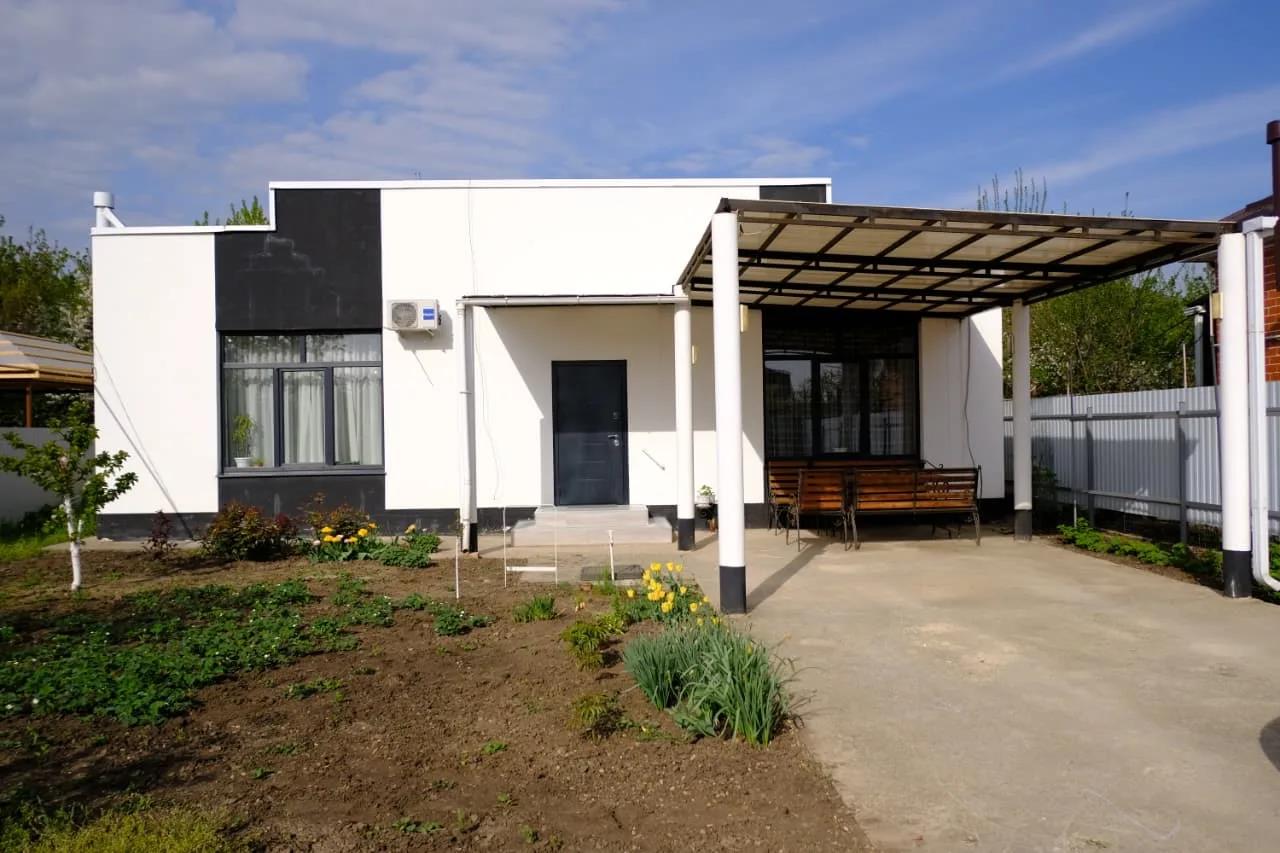 Фото №1: Дом 89 м² + 4 сот. - КСК-2, мкр. Прикубанский внутригородской округ, ул. Цветочная, 13