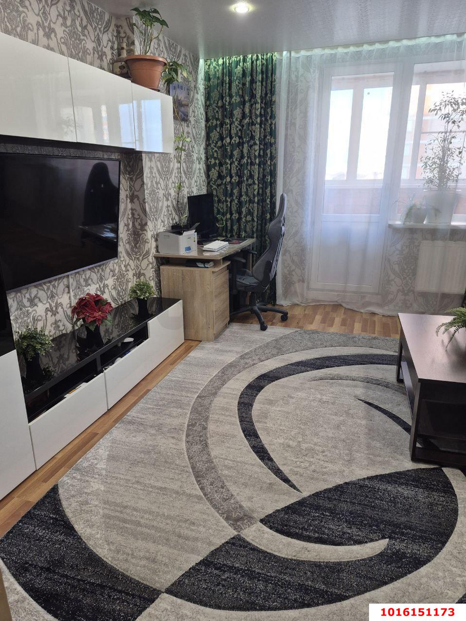 Фото №1: 3-комнатная квартира 75 м² - Краснодар, Западный внутригородской округ, Кожзавод, мкр. Военный городок № 1, ул. имени Калинина, 350/6