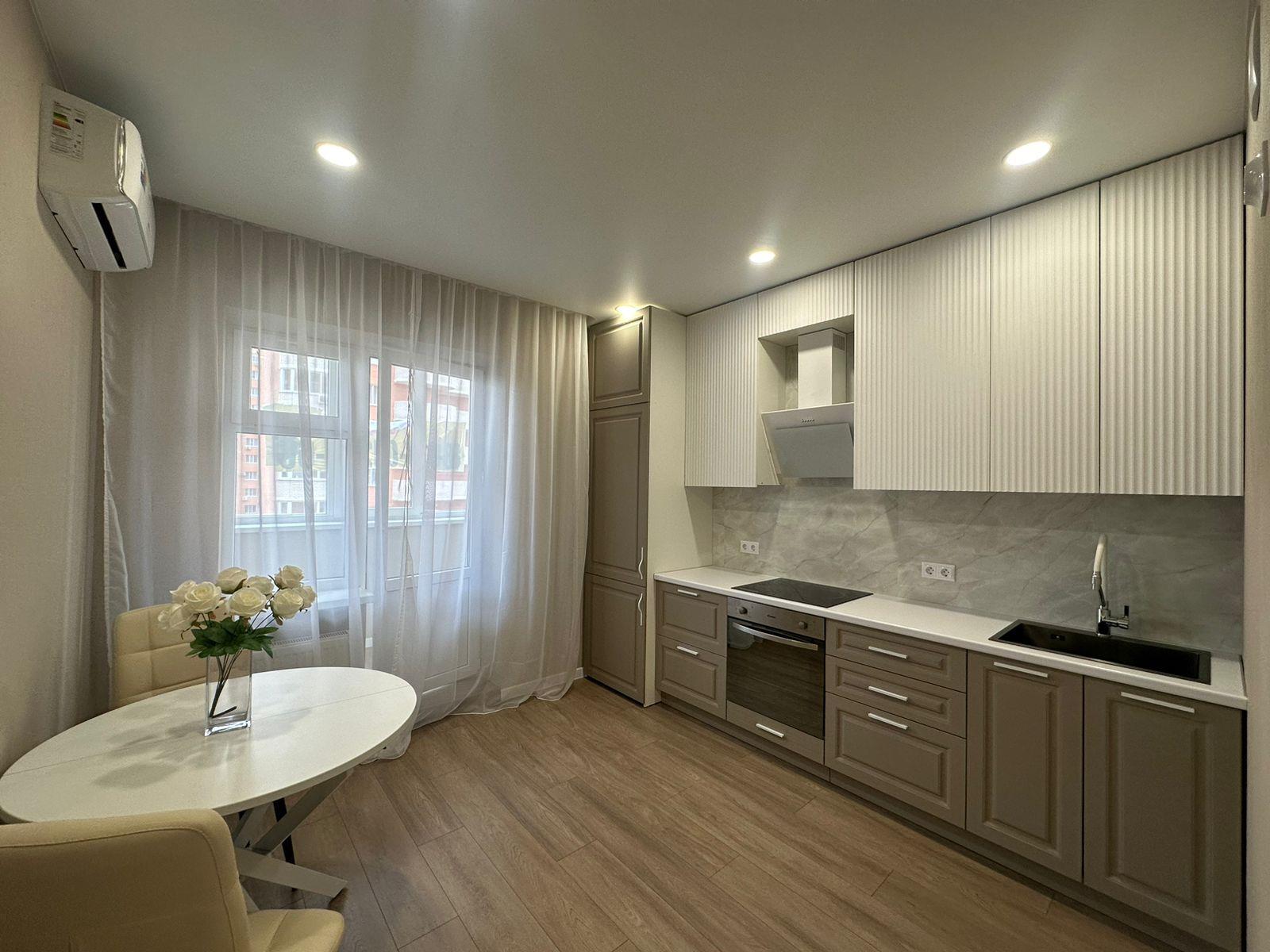 Фото №1: 1-комнатная квартира 43 м² - Краснодар, Прикубанский внутригородской округ, мкр. Панорама, ул. Восточно-Кругликовская, 28