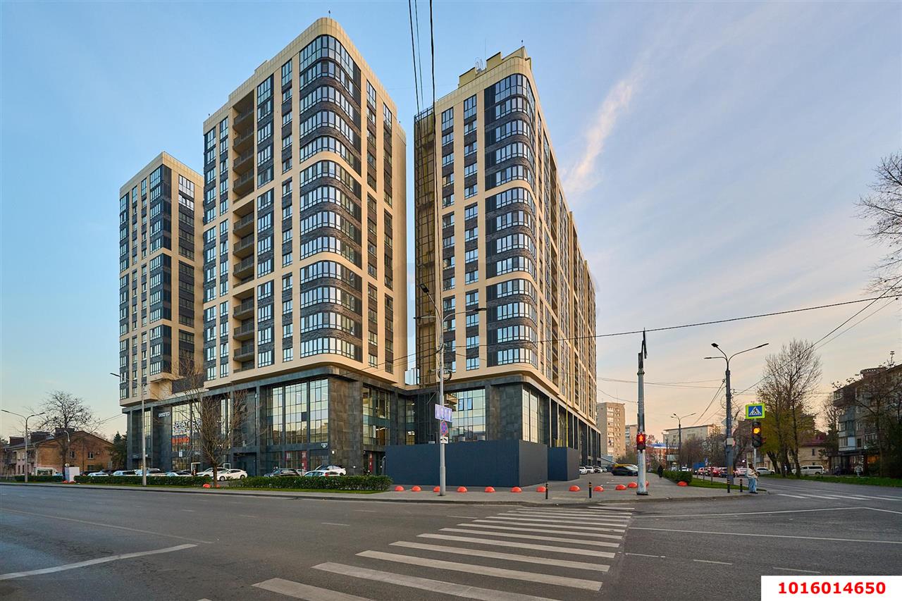 Фото №1: 1-комнатная квартира 46 м² - Краснодар, Центральный внутригородской округ, Центральный, жилой комплекс Арбат, мкр. Западный внутригородской округ, ул. имени П.М. Гаврилова, 88