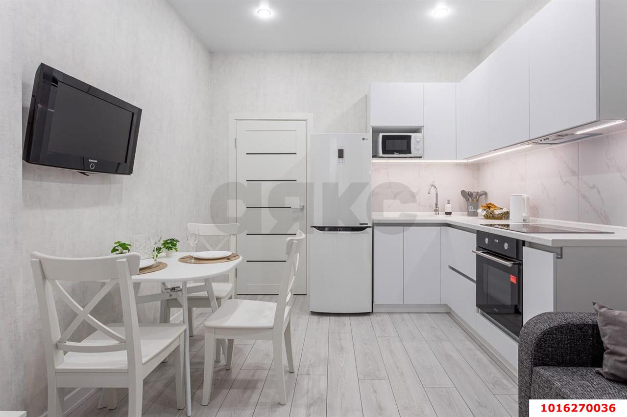 Фото №2: 1-комнатная квартира 37 м² - Краснодар, Прикубанский внутригородской округ, Завод Радиоизмерительных Приборов, мкр. имени Петра Метальникова, ул. Тополиная, 40/1