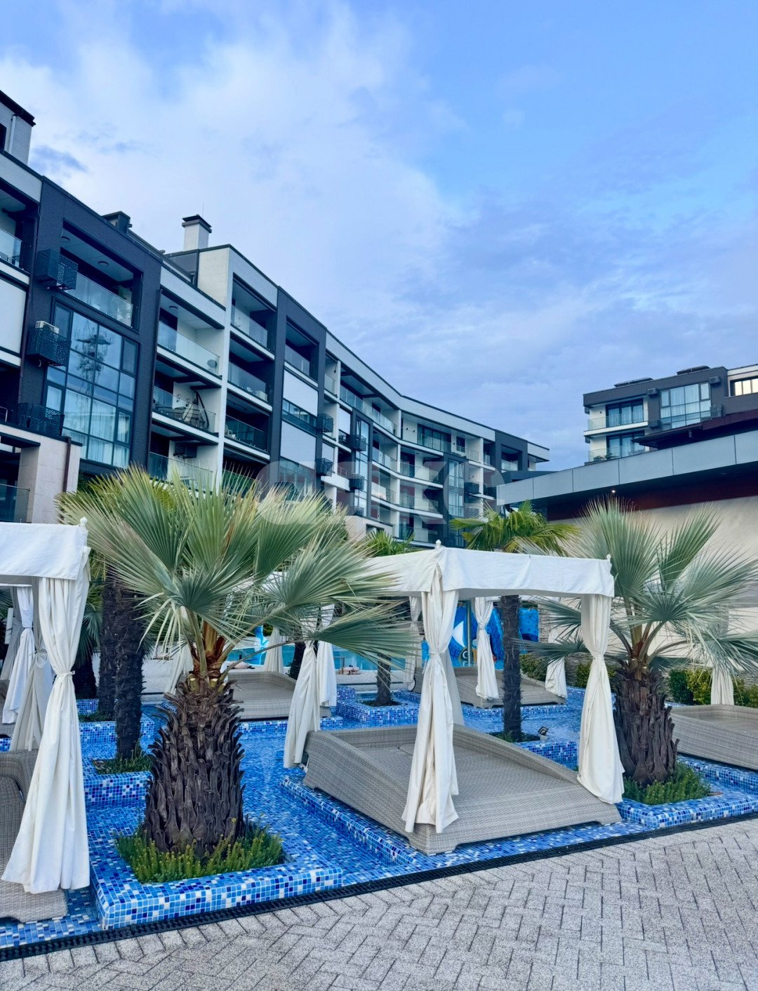 Фото №1: 4-комнатная квартира 106 м² - Дагомыс, Лазаревский, Мамайский Перевал, мкр. КП Лазурный Берег, ул. Прозрачная, 35к18