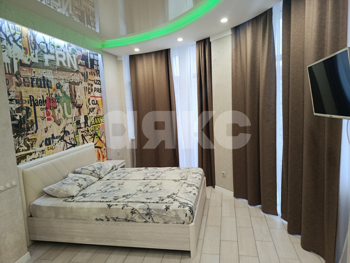 Фото №1: 1-комнатная квартира 42 м² - Геленджик, Толстый Мыс, мкр. жилой комплекс Черноморский-2, ул. Крымская, 22к19