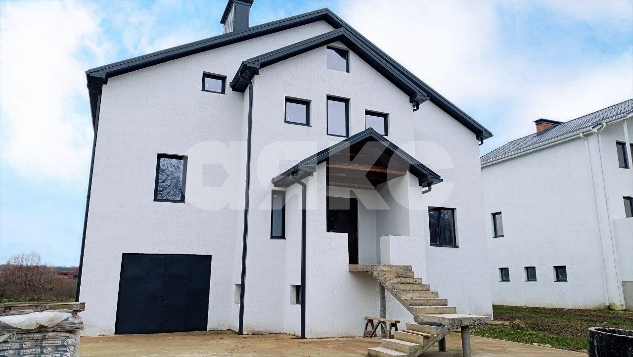 Фото №1: Дом 286 м² + 7.82 сот. - Саратовская, мкр. 4-й, ул. Шоссейная, 179