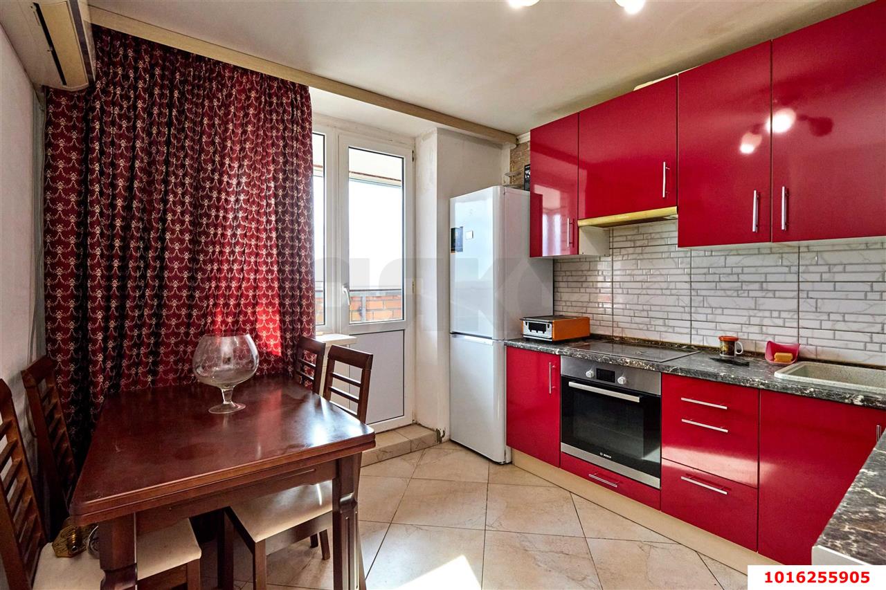 Фото №2: 2-комнатная квартира 62 м² - Краснодар, Западный внутригородской округ, Кожзавод, мкр. Военный городок № 1, ул. имени Калинина, 350/11