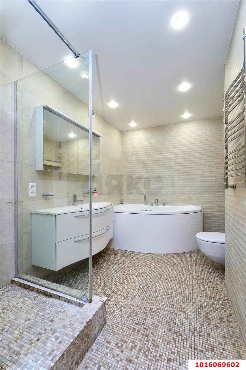 Фото №13: 4-комнатная квартира 138 м² - Краснодар, Карасунский внутригородской округ, мкр. Камвольно-суконный Комбинат, ул. Камвольная, 3