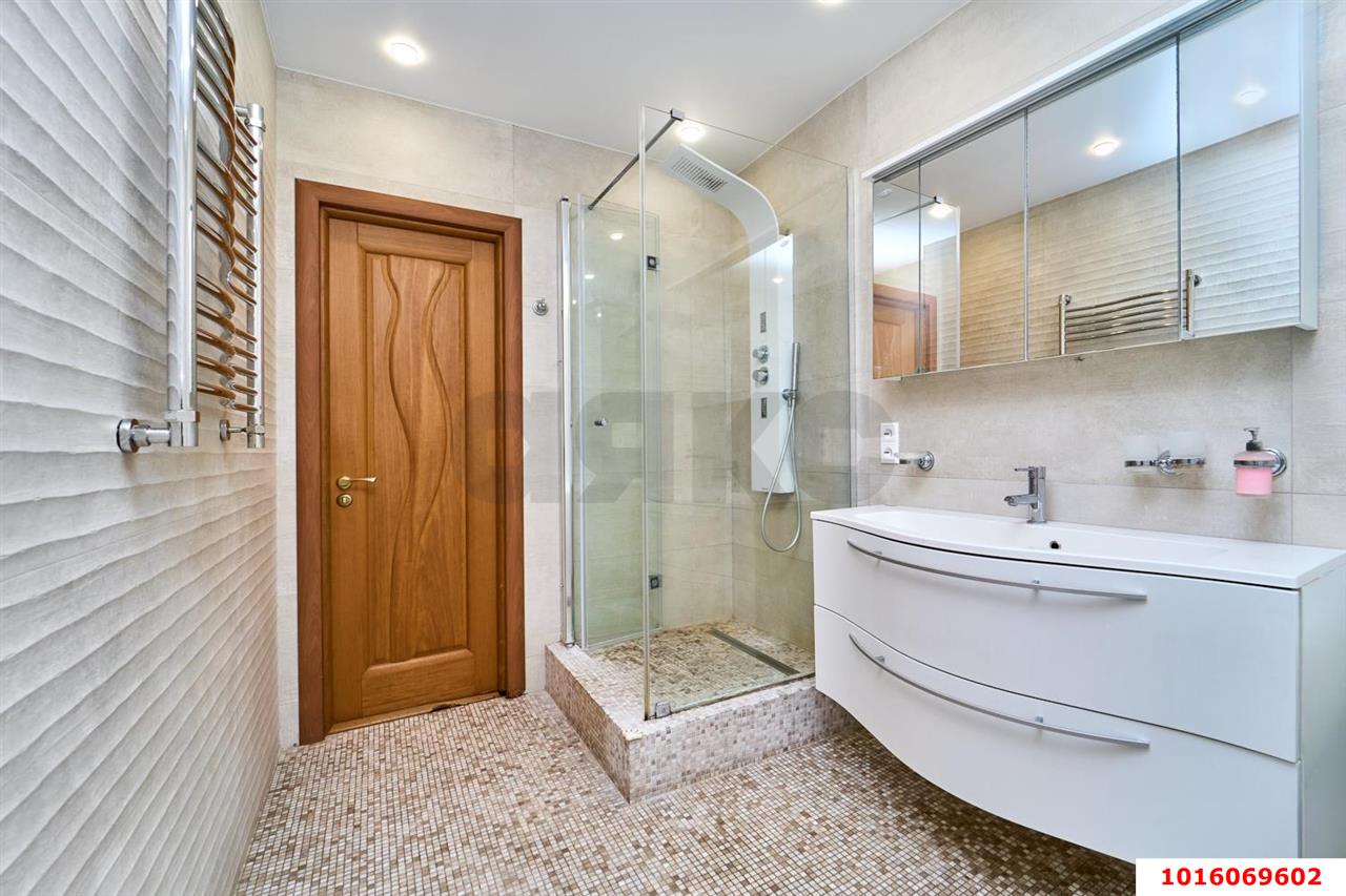 Фото №12: 4-комнатная квартира 138 м² - Краснодар, Карасунский внутригородской округ, мкр. Камвольно-суконный Комбинат, ул. Камвольная, 3