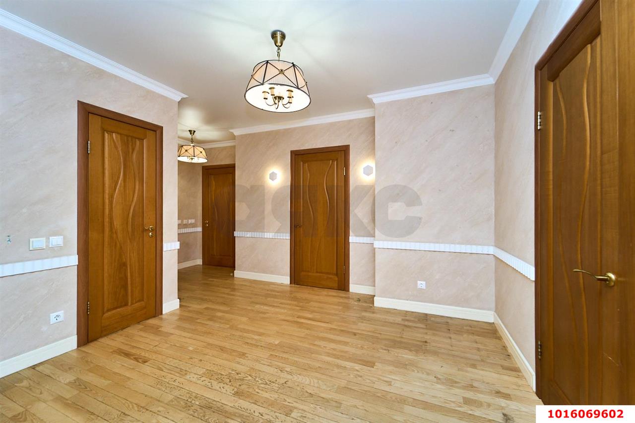 Фото №17: 4-комнатная квартира 138 м² - Краснодар, Карасунский внутригородской округ, мкр. Камвольно-суконный Комбинат, ул. Камвольная, 3