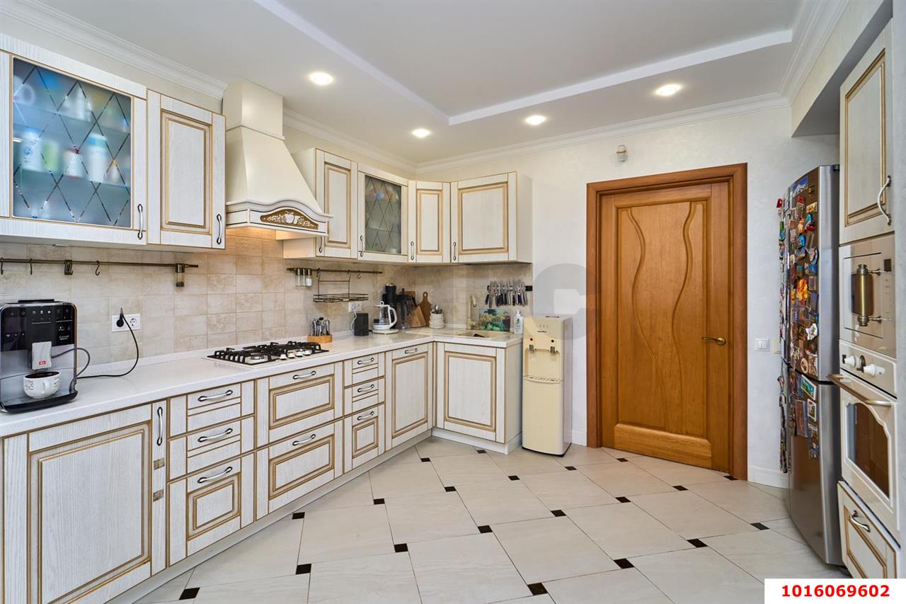 Фото №3: 4-комнатная квартира 138 м² - Краснодар, Карасунский внутригородской округ, мкр. Камвольно-суконный Комбинат, ул. Камвольная, 3