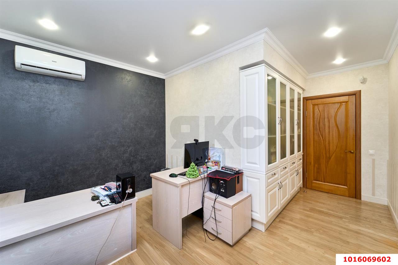 Фото №10: 4-комнатная квартира 138 м² - Краснодар, Карасунский внутригородской округ, мкр. Камвольно-суконный Комбинат, ул. Камвольная, 3