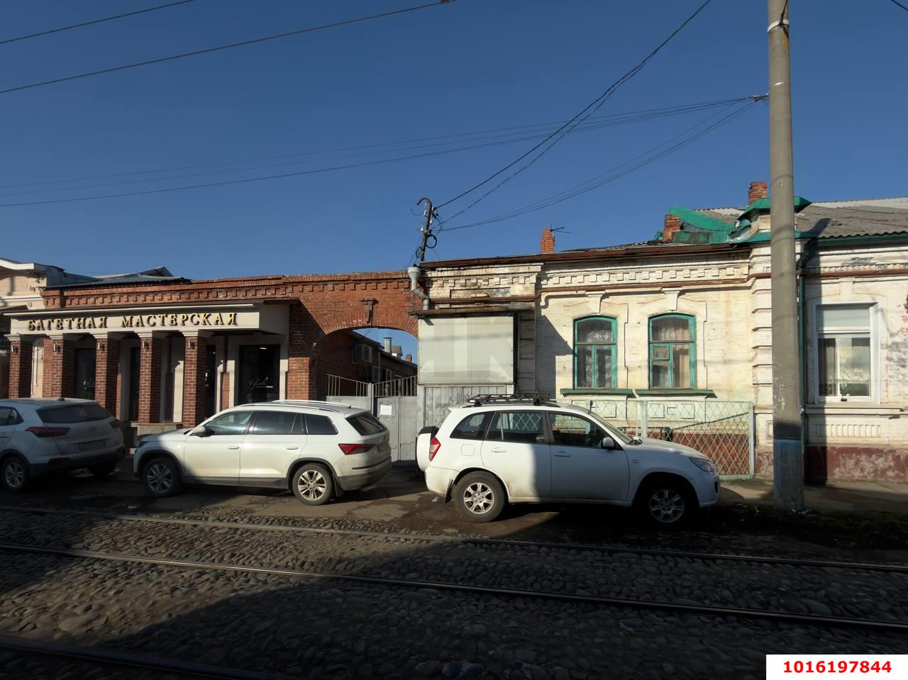 Фото №1: 2-комнатная квартира 46 м² - Краснодар, Центральный внутригородской округ, мкр. Центральный, ул. имени Максима Горького, 137