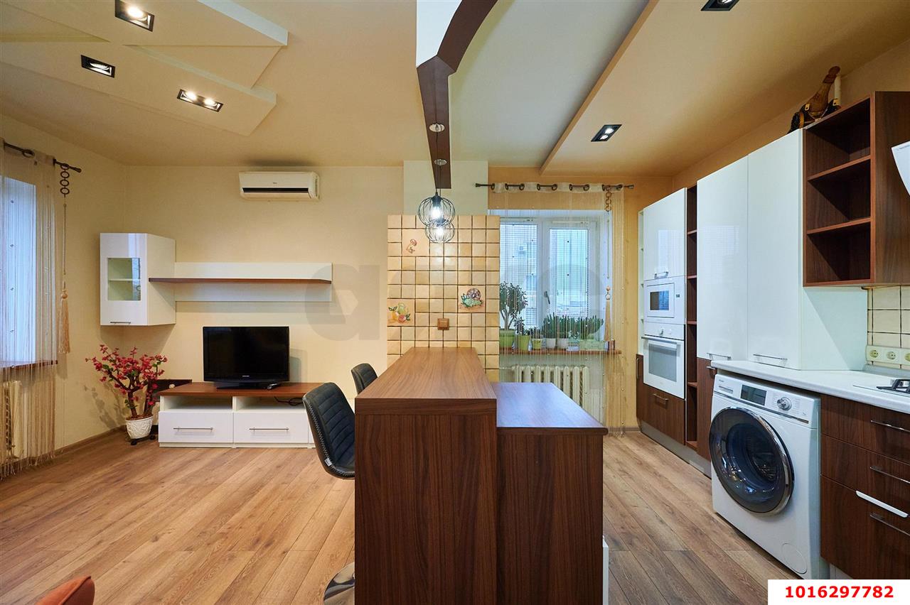 Фото №1: 2-комнатная квартира 53 м² - Краснодар, ул. Хакурате, 12