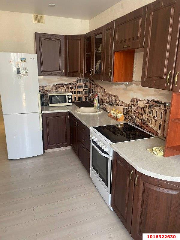 Фото №2: 1-комнатная квартира 44 м² - Краснодар, Прикубанский внутригородской округ, ЖК Три Кита, имени Петра Метальникова, Завод Радиоизмерительных Приборов, мкр. жилой комплекс Три Кита, ул. Московская, 131к2