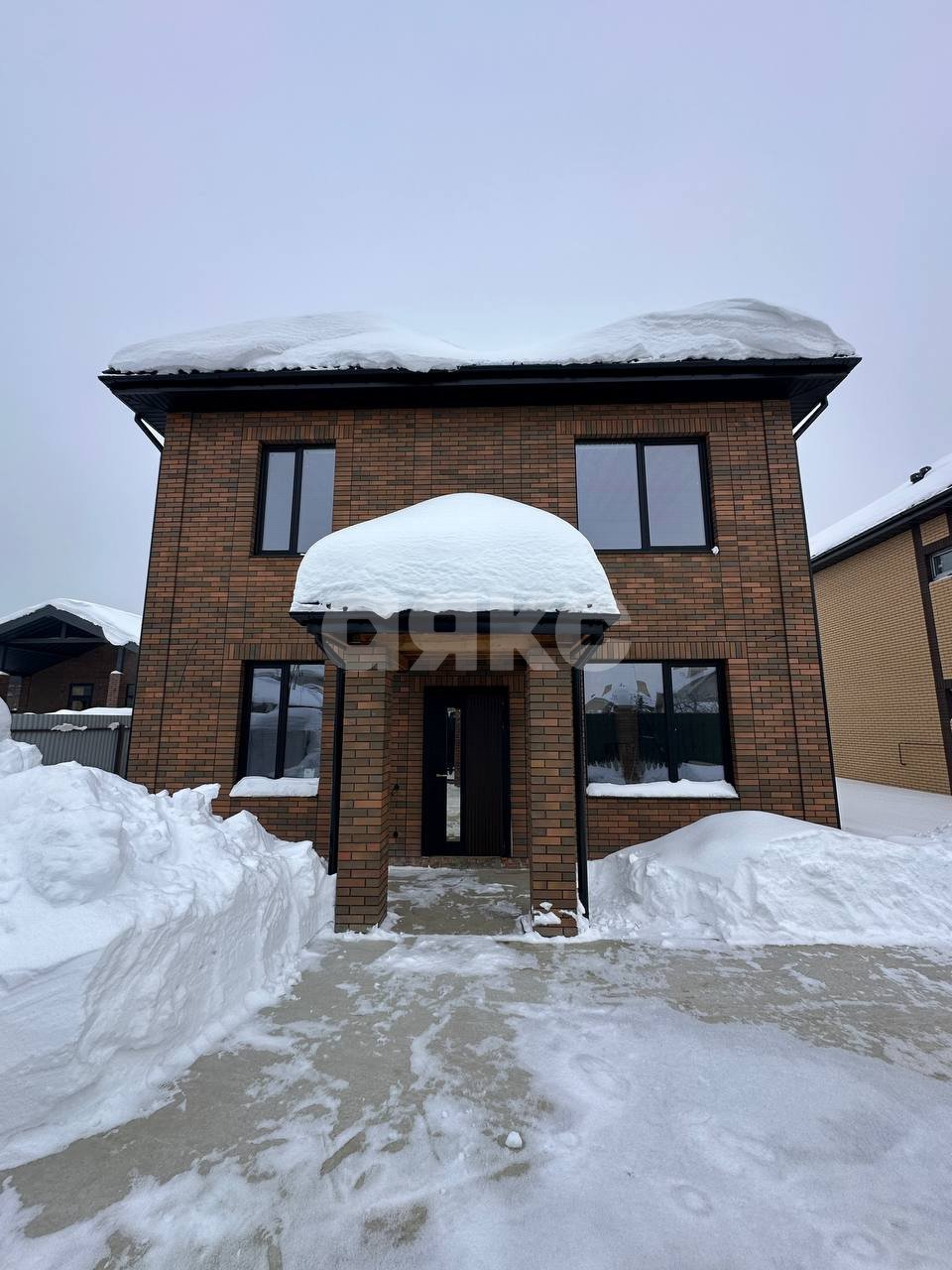 Фото №1: Дом 204 м² + 6 сот. - дачный  Спутник, ул. Звёздная