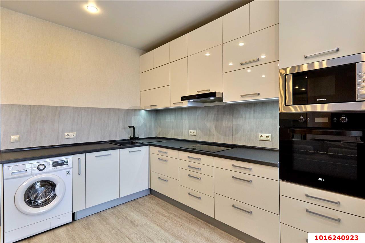 Фото №1: 1-комнатная квартира 43 м² - Краснодар, Центральный, мкр. Центральный внутригородской округ, ул. Железнодорожная, 23/1