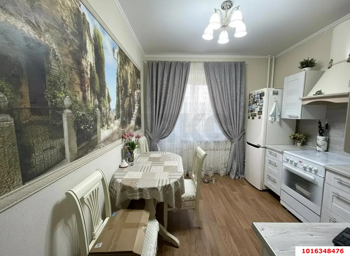 Фото №1: 2-комнатная квартира 65 м² - Краснодар, Прикубанский внутригородской округ, Московский, мкр. Завод Измерительных Приборов, ул. Зиповская, 41