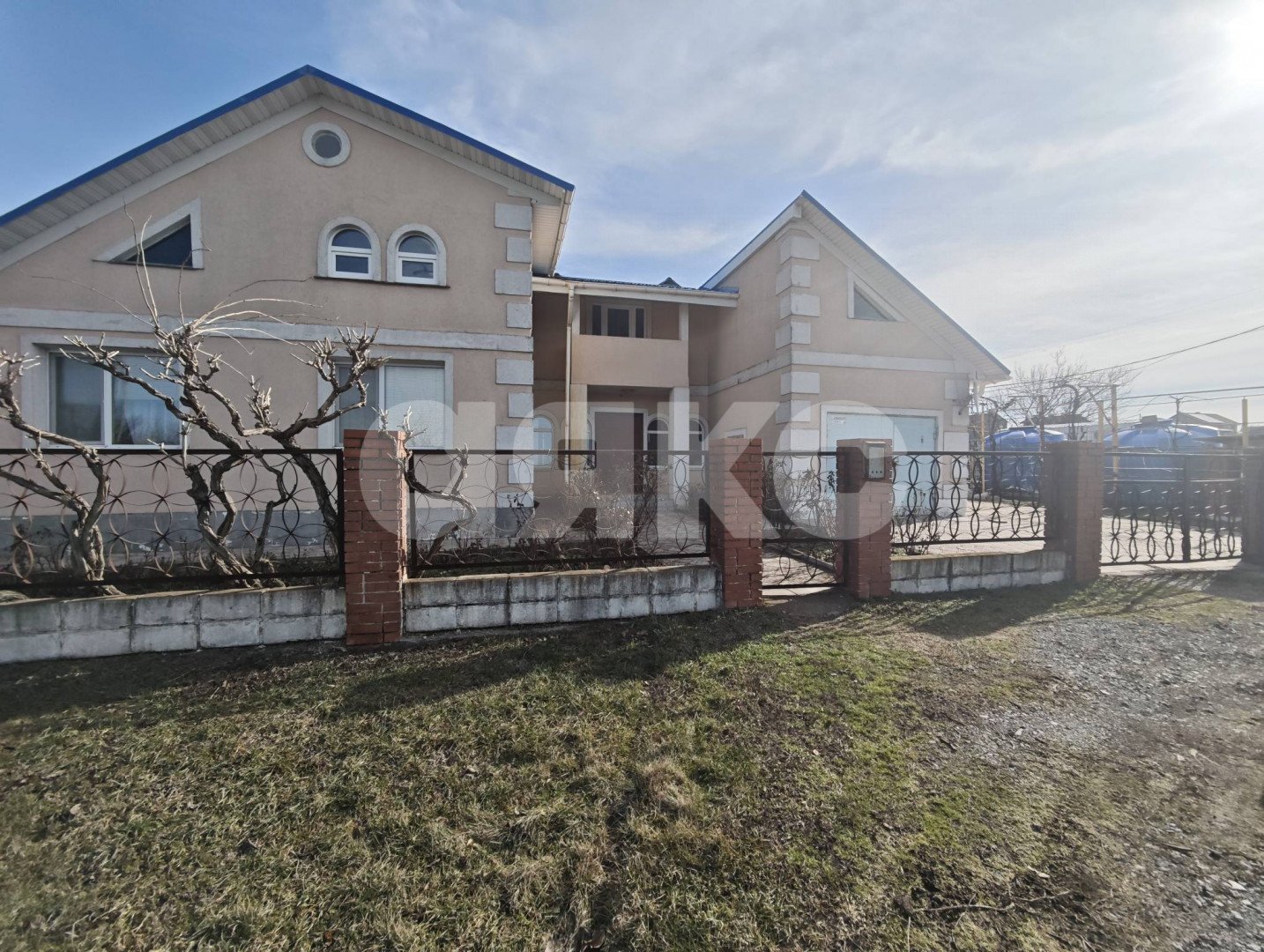 Фото №1: Дом 299 м² + 15 сот. - Агробаза, ул. Первомайская